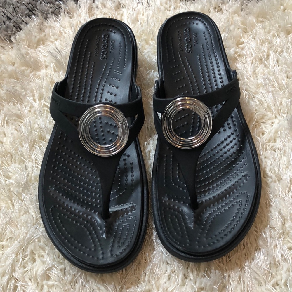 Women’s crocs sz9 dual comfort flip flops